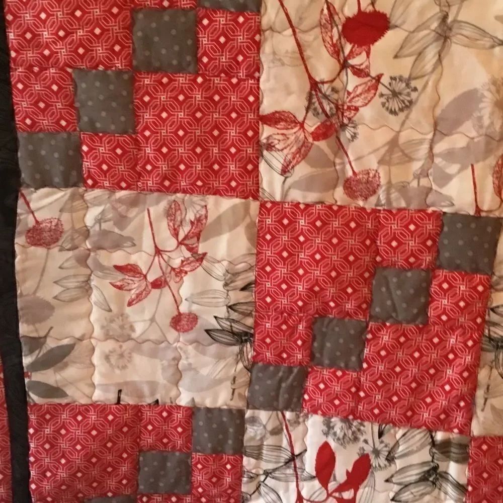 Handmade Quilt   - Picture 13 of 16